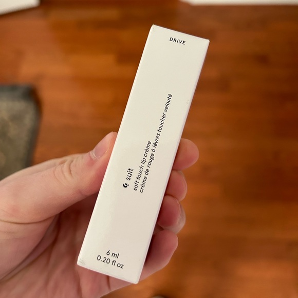 NWT Glossier G Suit Soft Touch Matte Liquid Lip Crème - Picture 3 of 9